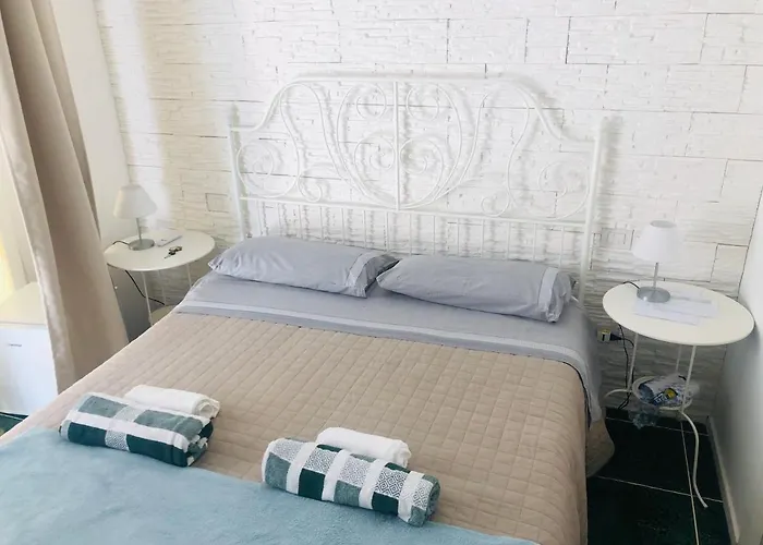 Zi' Mari' - Via Roma 3*